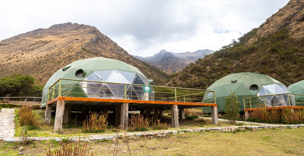 While the Salkantay Trek to Machu Picchu is known for its camping experiences, there are also a variety of accommodation options available to suit different preferences and comfort levels. As well as traditional camping under the stars, there are eco-friendly lodges and domes. There are even luxury glamping experiences on The Salkantay Trek along this epic Peru Trek.