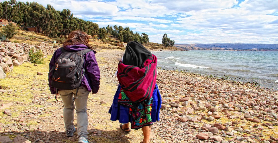  On Lake Titicaca tours from Puno, staying with a local family is a great way to immerse yourself in local culture.  Families on  Lake Titicaca offer homestay accommodations, where you can experience daily life and traditional customs firsthand.