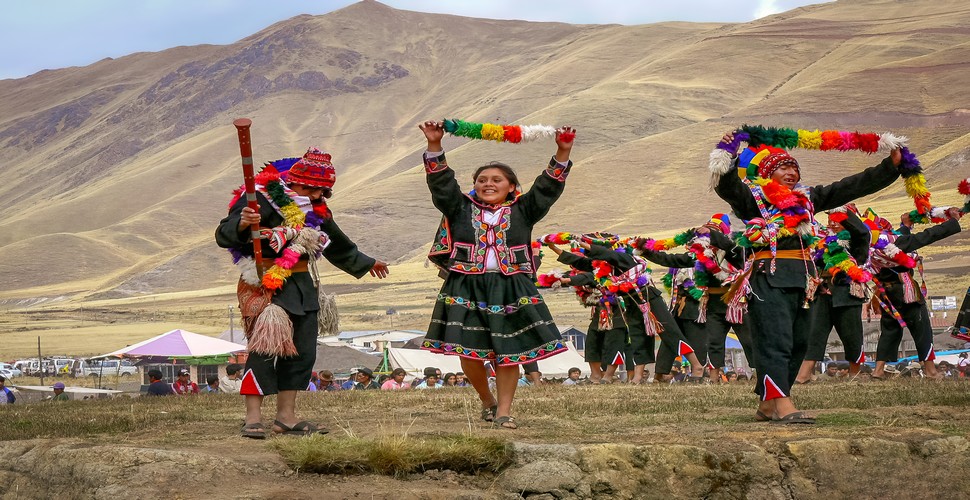  Head from Puno to Lake Titicaca, known for its traditional music and dance. During Fiestas Patrias, you can expect to see lively performances featuring the region's iconic dances, such as the "Danza de las Diabladas" and the "Danza de los Uros."