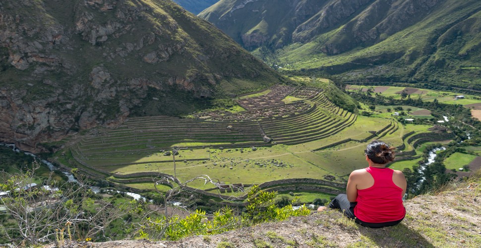Patallacta can be seen on the first day of your Machu Picchu Inca Trail Trek. Its position served as a checkpoint for travelers entering the Sacred Valley. The site features well-preserved Inca ruins, including terraces, buildings, and ceremonial structures.