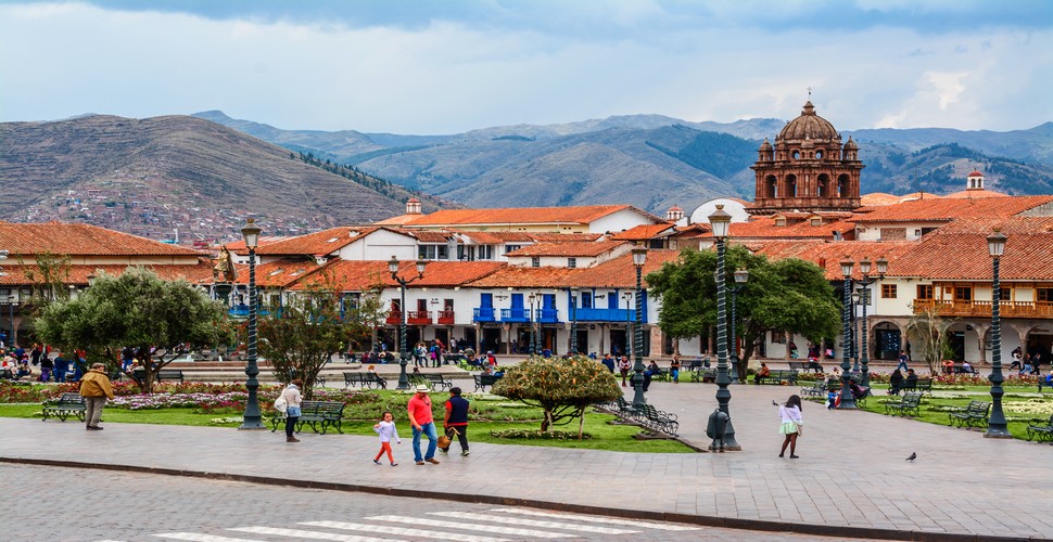 The Plaza de Armas is included in Cusco city tours and is the heart of Cusco, Peru. This vibrant and historical square has played a central role in Cusco´s history for centuries, ever since Cusco was the capital of the Inca Empire. The Incas built the plaza as a central gathering place, surrounded by important buildings and temples. 