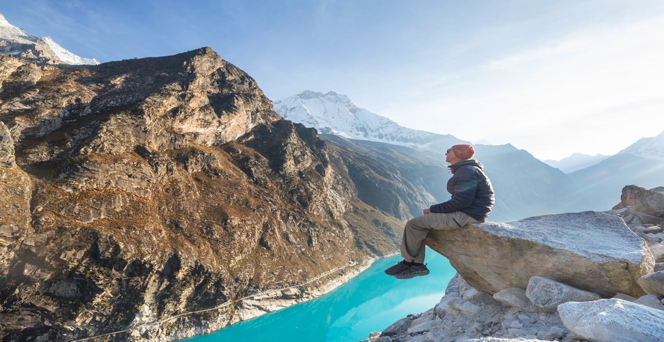 The Huaraz region is the adventure travel capital of Peru !Set out on a Peru solo travel adventure amidst the stunning landscapes of the Cordillera Blanca and Cordillera Huayhuash. This Andean region in central Peru is renowned for its spectacular mountain scenery, crystal-clear glacial lakes, and challenging trekking routes. 