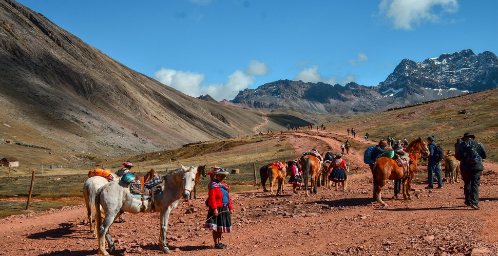 If you can´t make the Rainbow Mountain Trek , at least the horses will get you there!